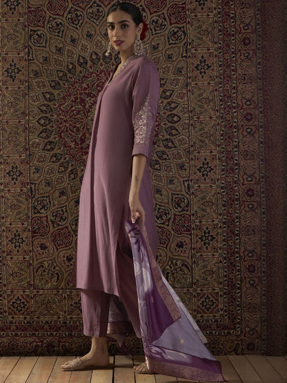 Floral Embroidered Regular Thread Work Straight Kurta With Trousers & Dupatta