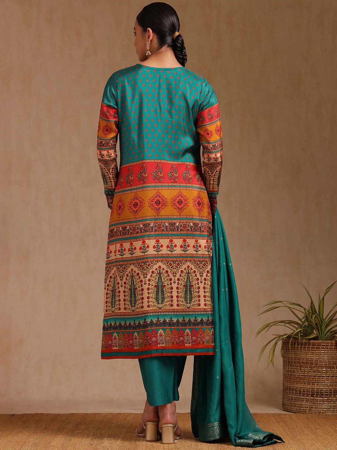 Dhiyona SO Women's Floral Printed Beads and Stones Straight Kurta With Trouser And Dupatta