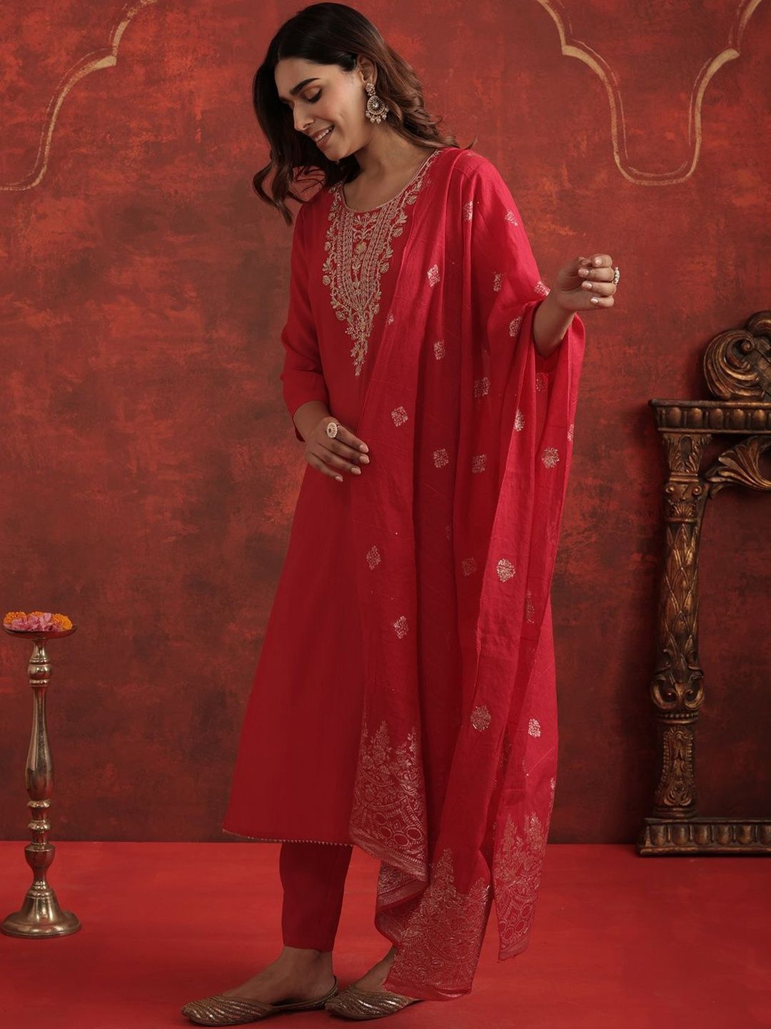 Floral Yoke Design Round Neck Thread Work Straight Kurta With Trousers & Dupatta