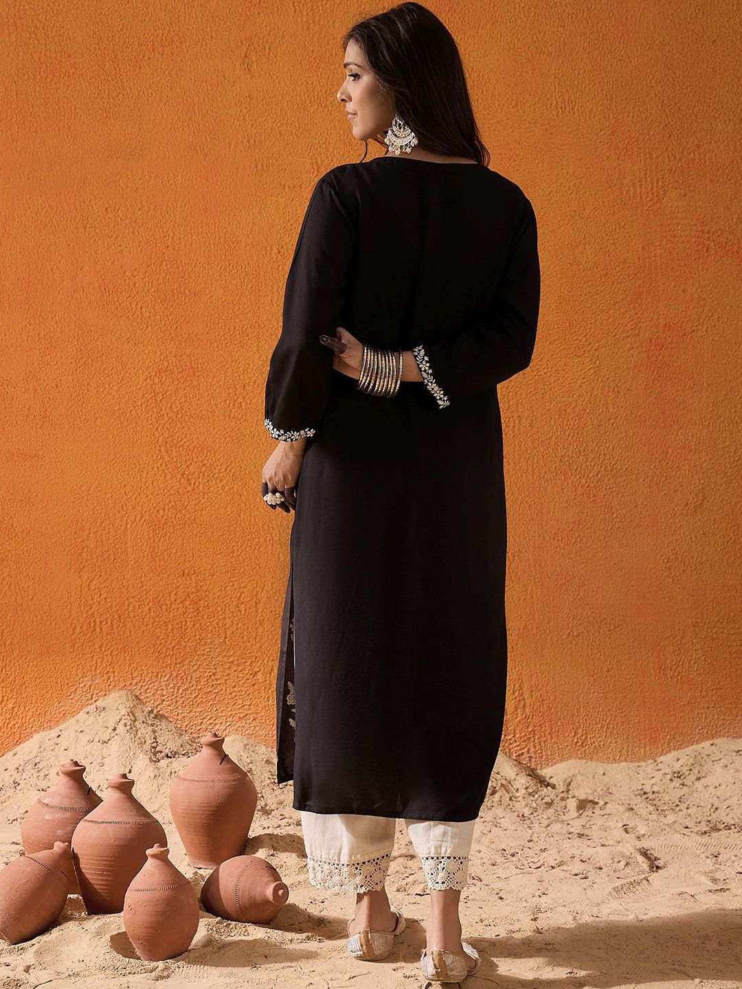 Dhiyona IE Floral Embroidered Straight Kurta