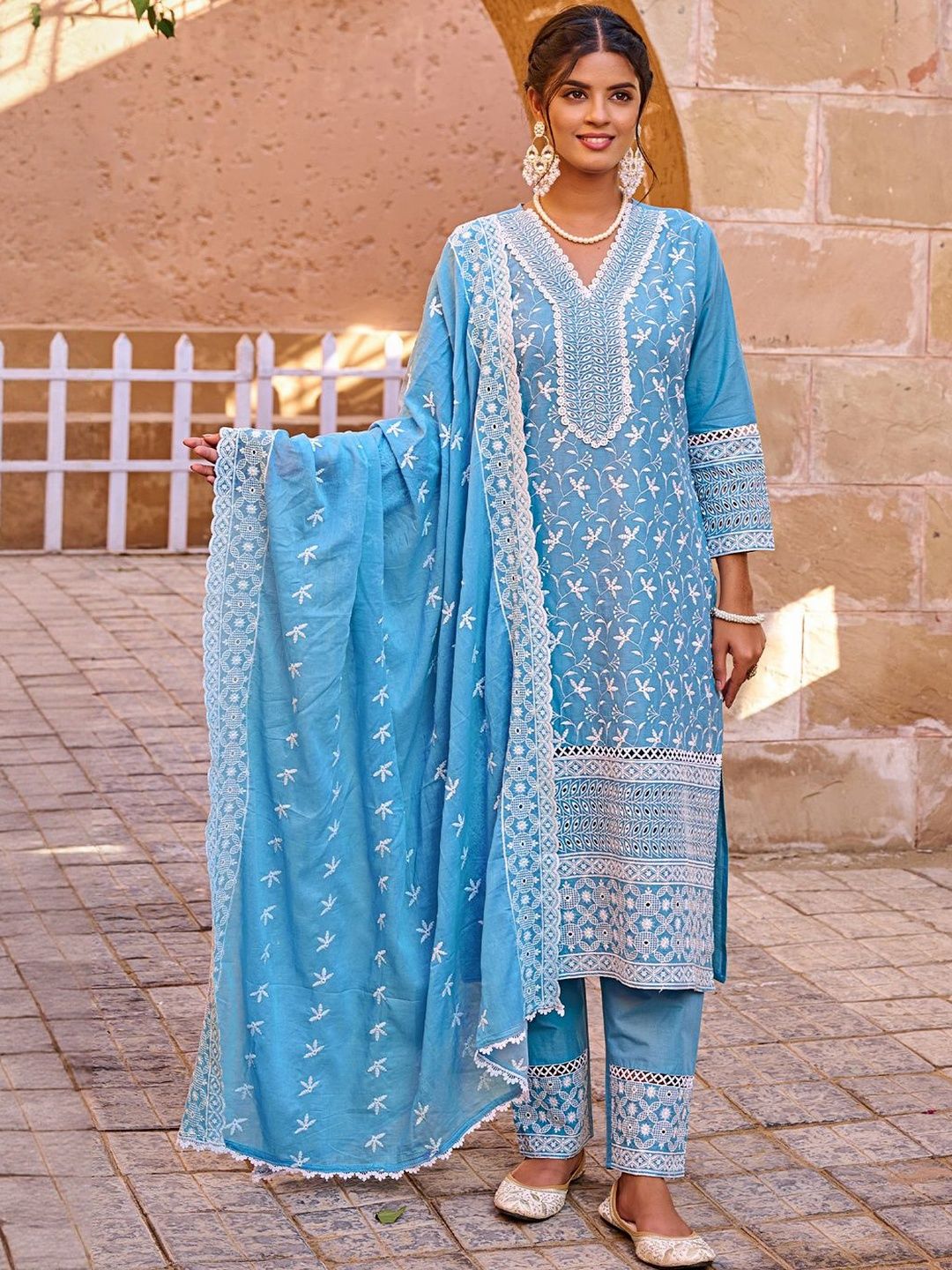 Floral Embroidered Thread Work Pure Cotton Kurta With Trousers & Dupatta