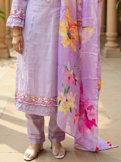 Women Floral Embroidered Regular Thread Work Kurta with Trousers & Dupatta