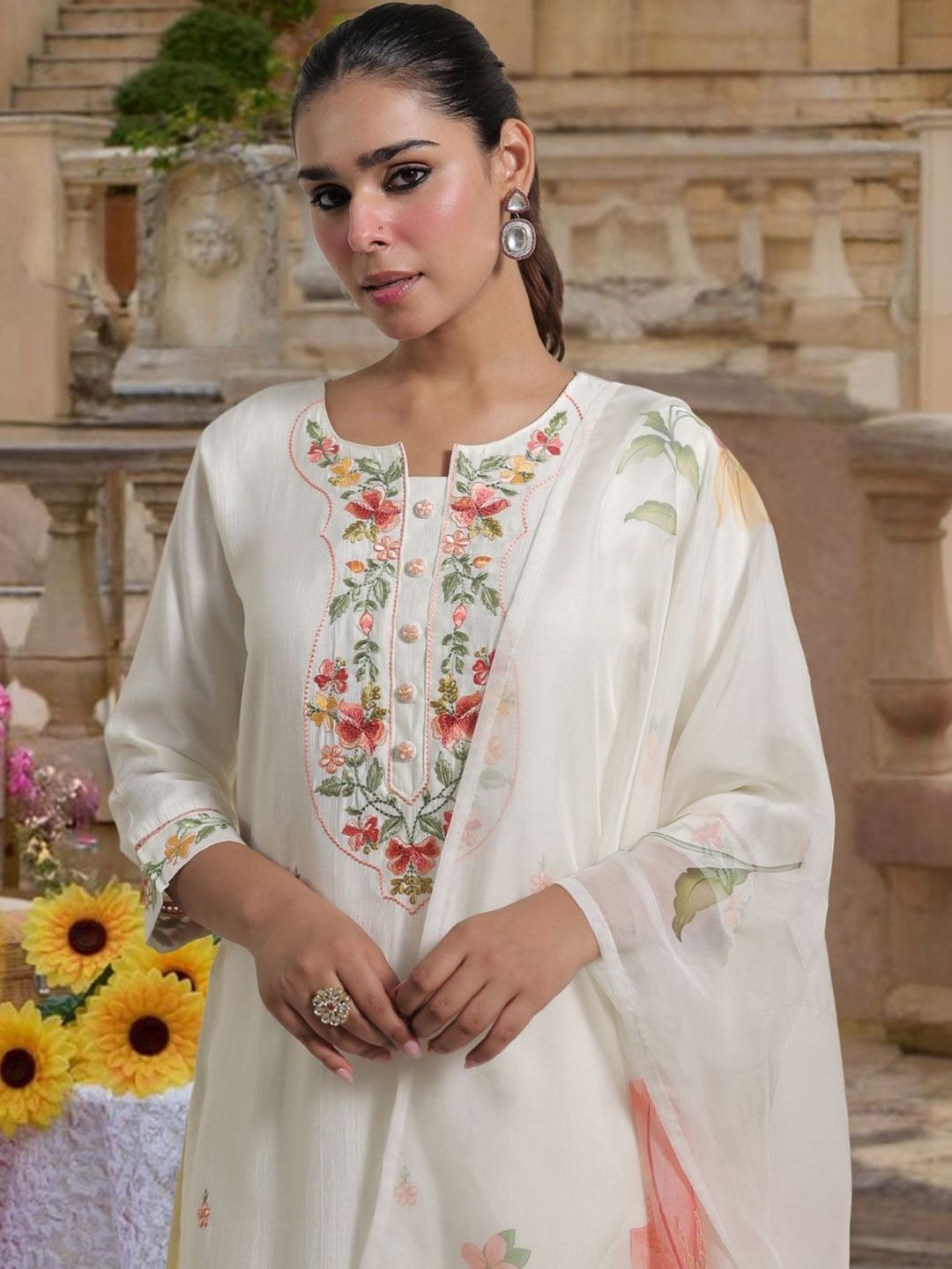 Women Floral Embroidered Regular Thread Work Kurta with Trousers & With Dupatta