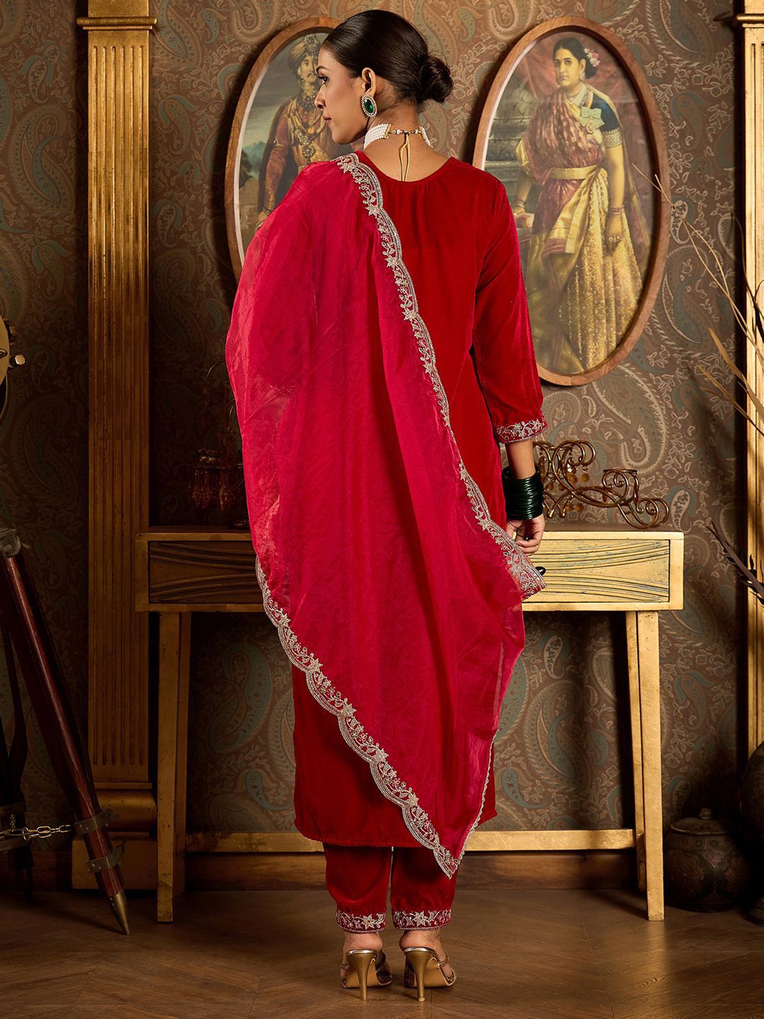 Ethnic motifs Embroidered Thread Work Straight Kurta with Trousers & Dupatta