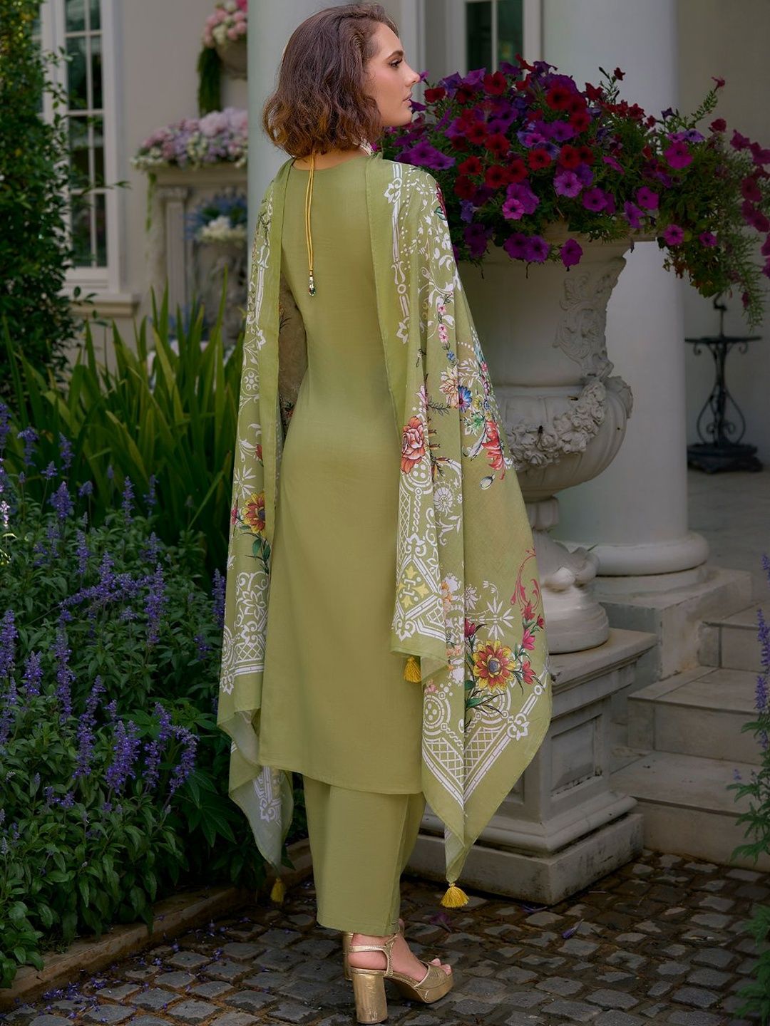 Women Embroidered Straight Pure Cotton Kurta Trousers With Dupatta set