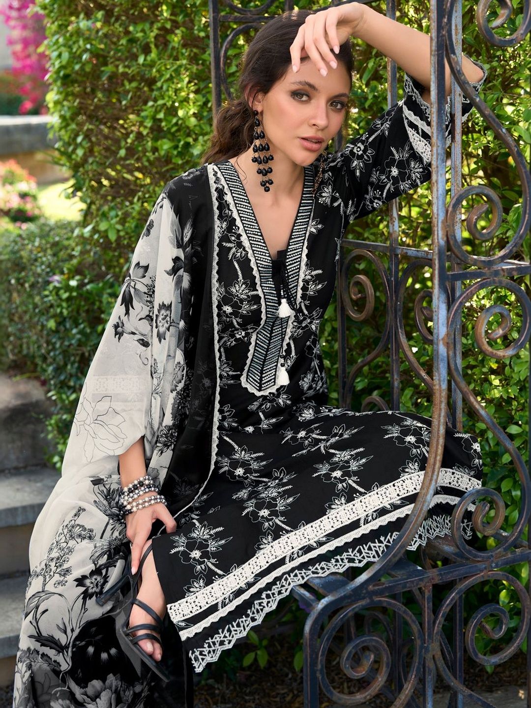 Women Floral Printed Regular Pure Cotton Kurta with Trousers & With Dupatta