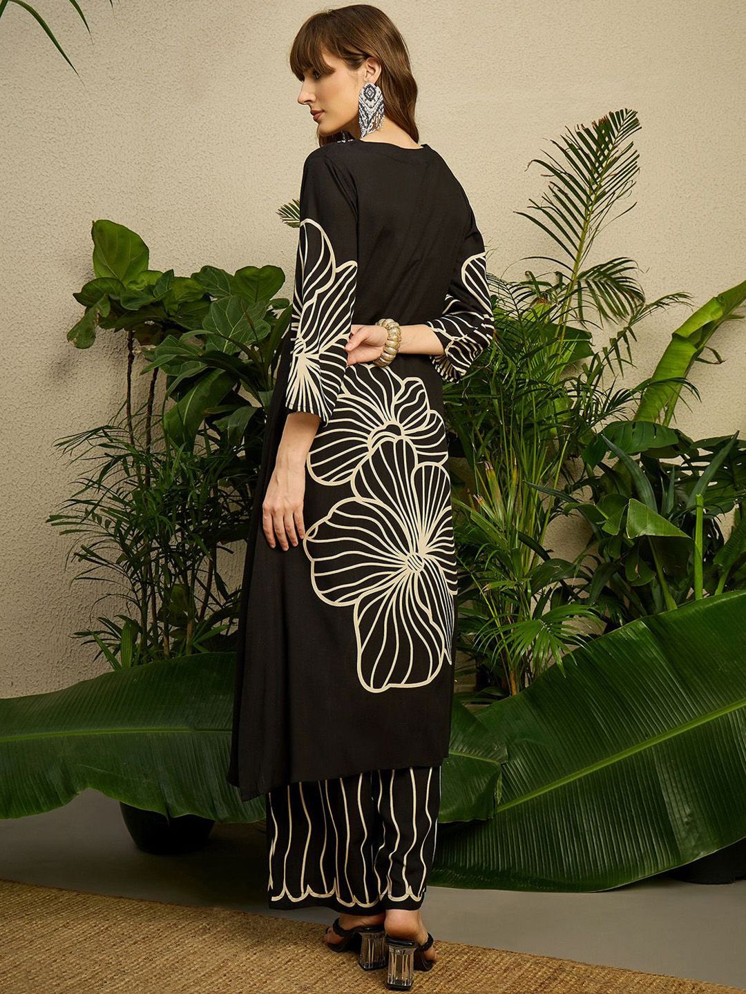 Dhiyona IE Floral Printed V-Neck Tunic With Palazzos