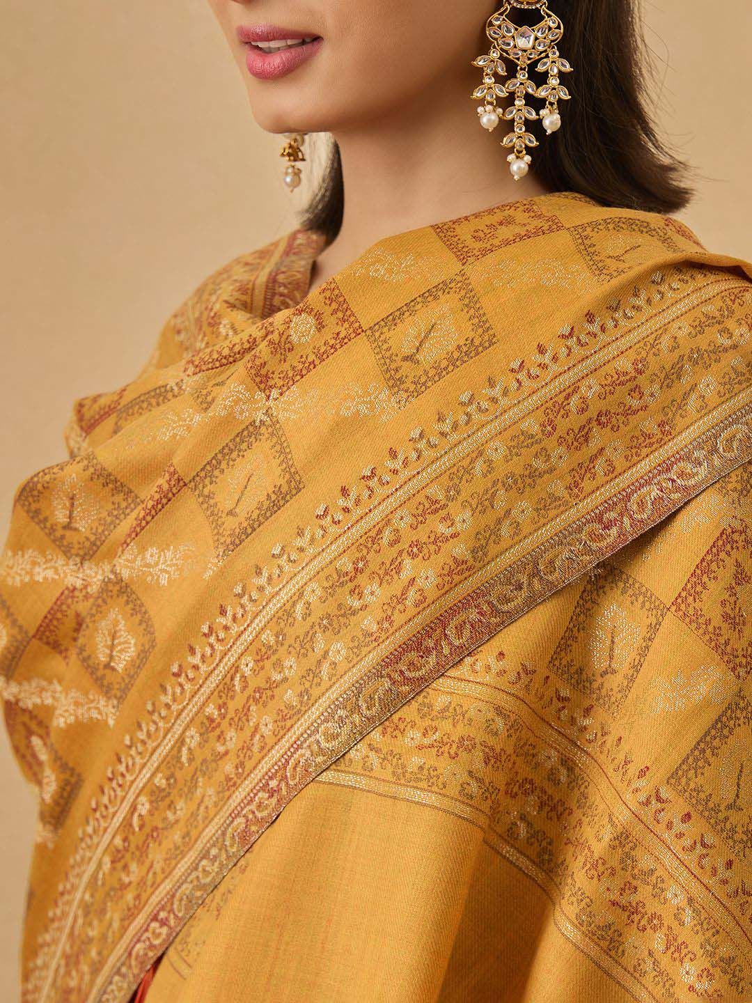 Dhiyona PA Geometric Woven Design Shawl