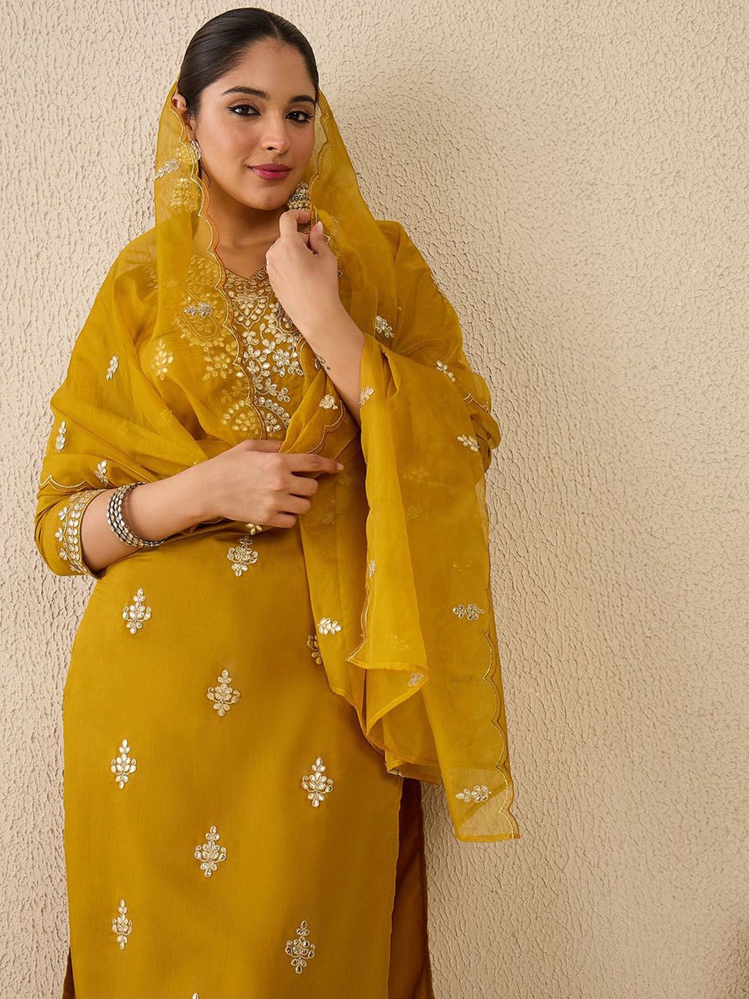 Dhiyona IE Women's Women Ethnic Motifs Embroidered Kurta With Trousers & Dupatta Kurta Sets