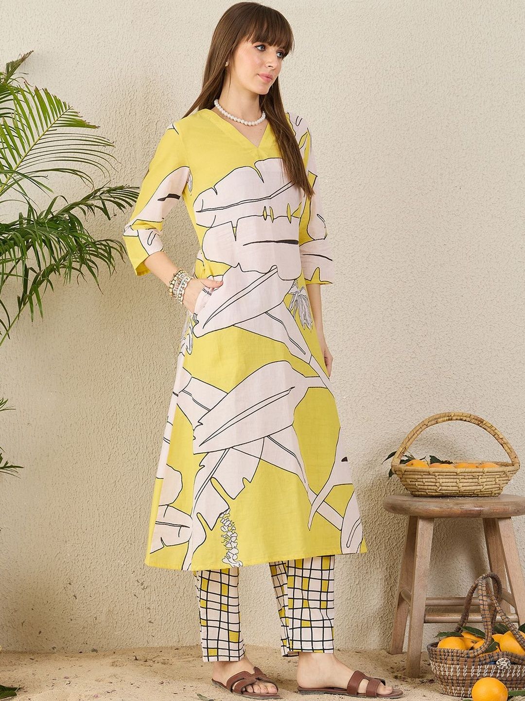 Women Ethnic Motifs Printed V Neck Pure Cotton Kurta with Trousers