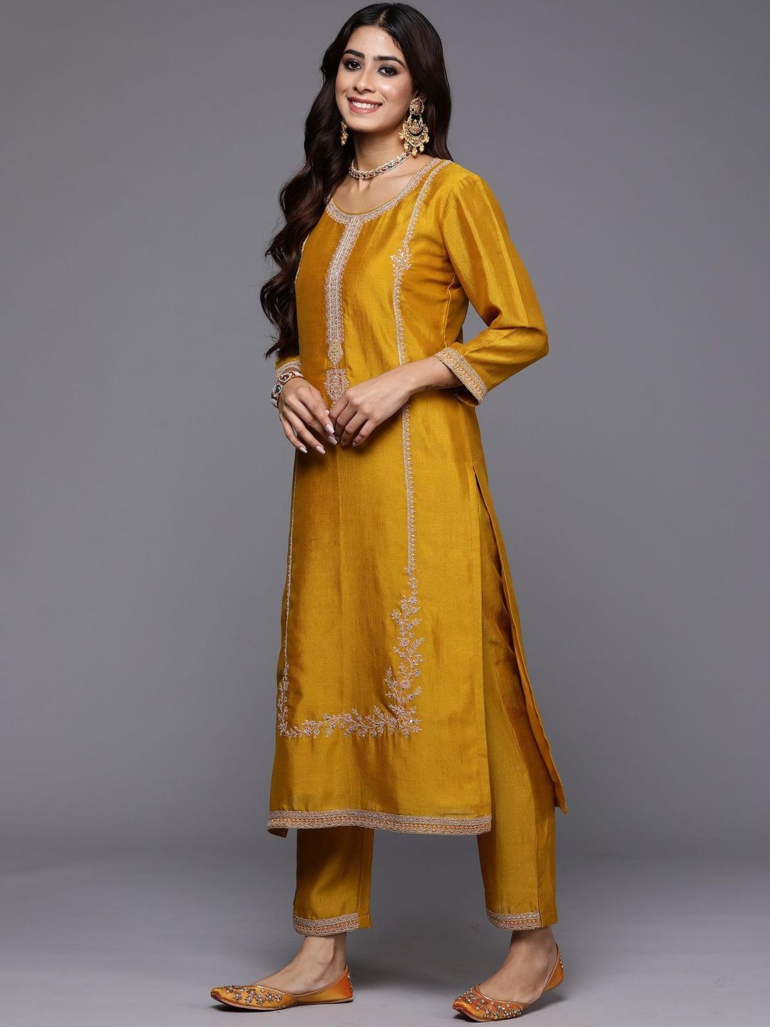 Ethnic Motifs Embroidered Regular Thread Work Kurta With Trouser And Dupatta