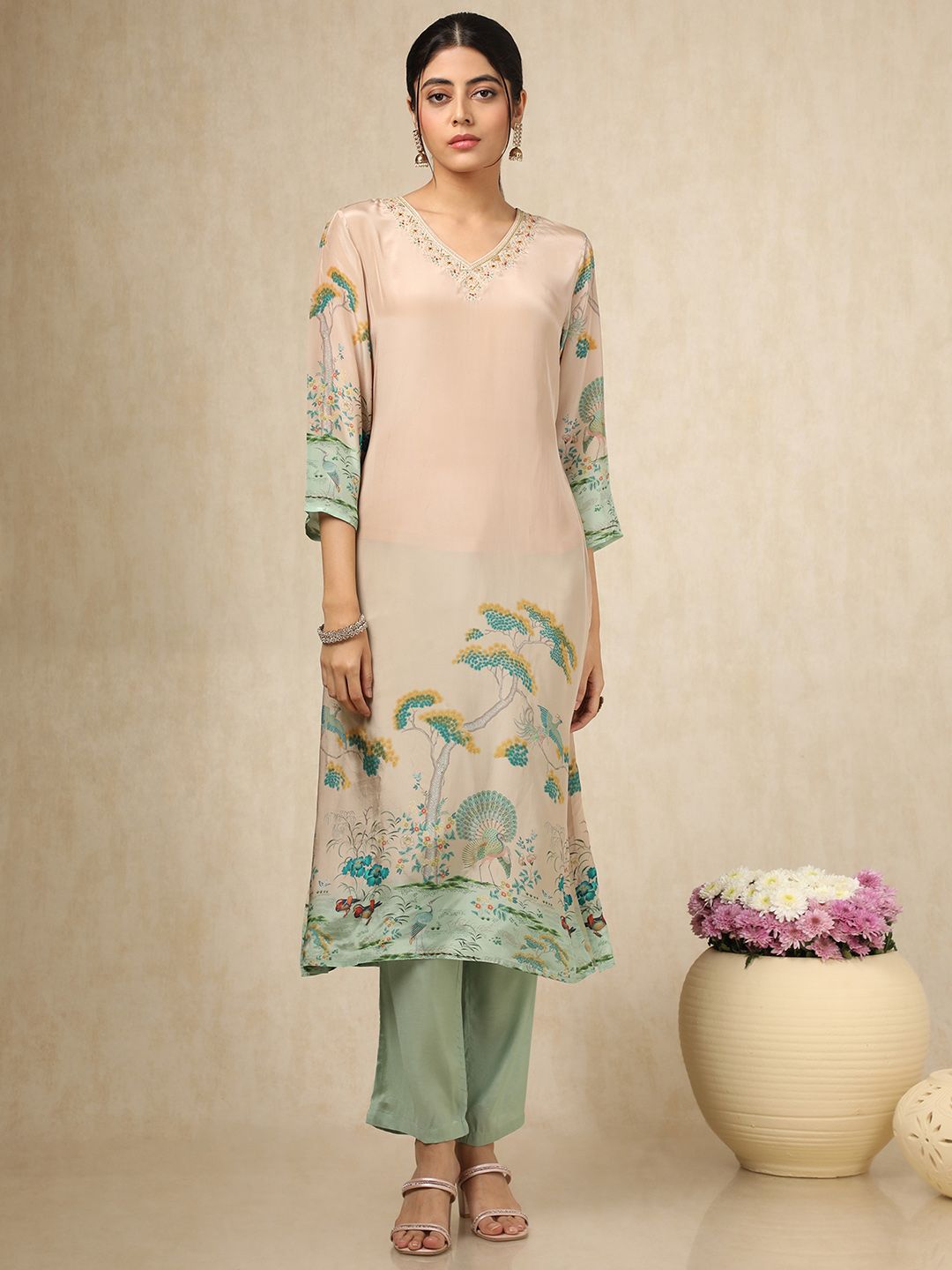 Dhiyona SO Women's Women Floral Printed Regular Beads and Stones Silk Crepe Kurta with Trousers & With Dupatta