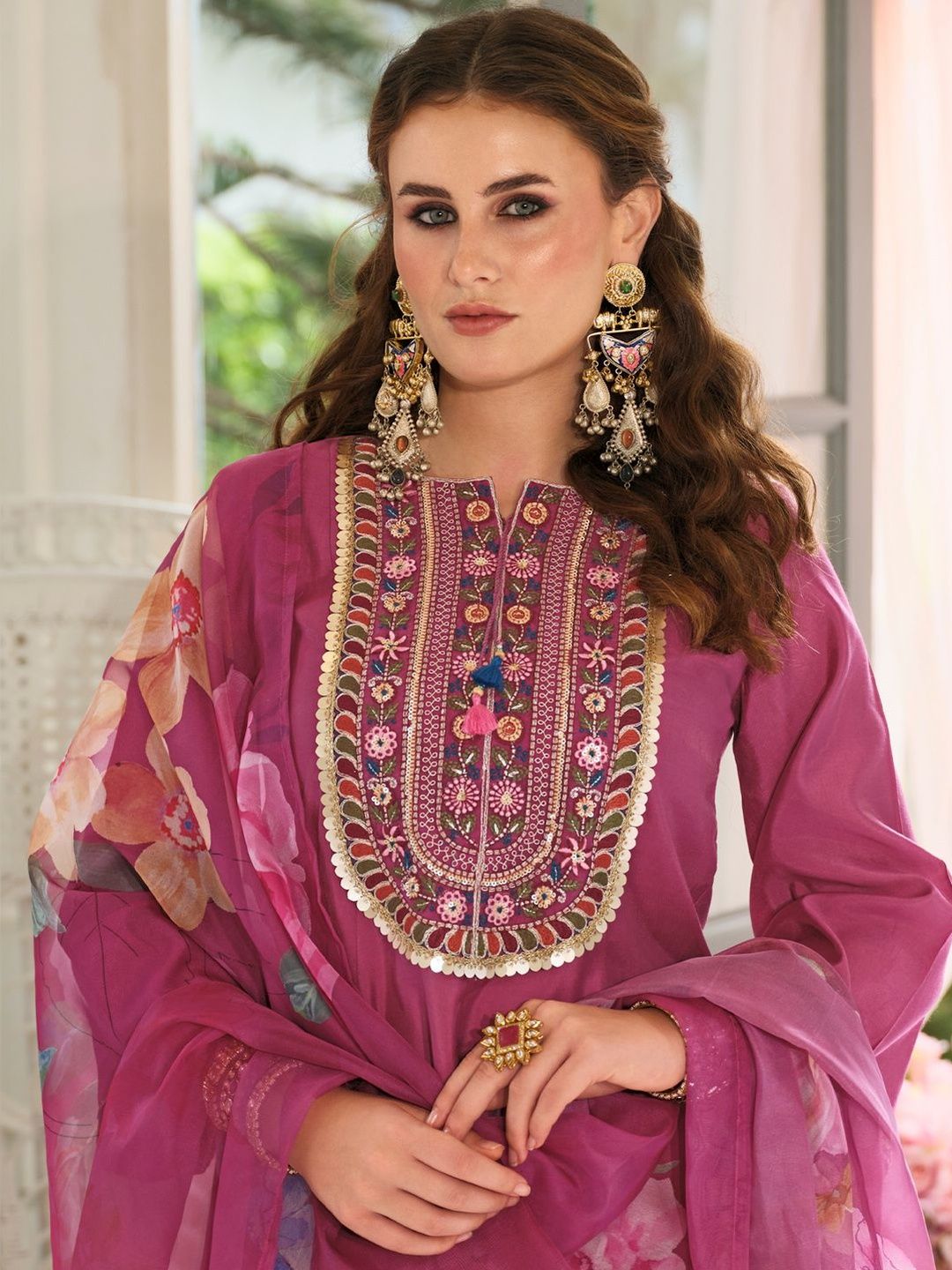 Women Floral Embroidered Regular Thread Work Kurta with Trousers & With Dupatta