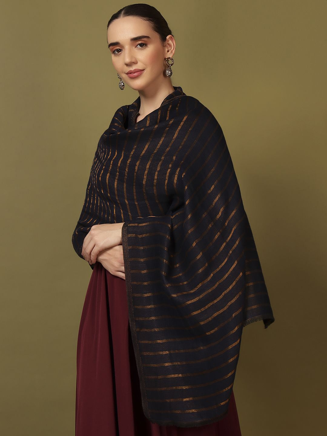 Dhiyona PA Striped Woven Design Reversible Sunehri Shawl