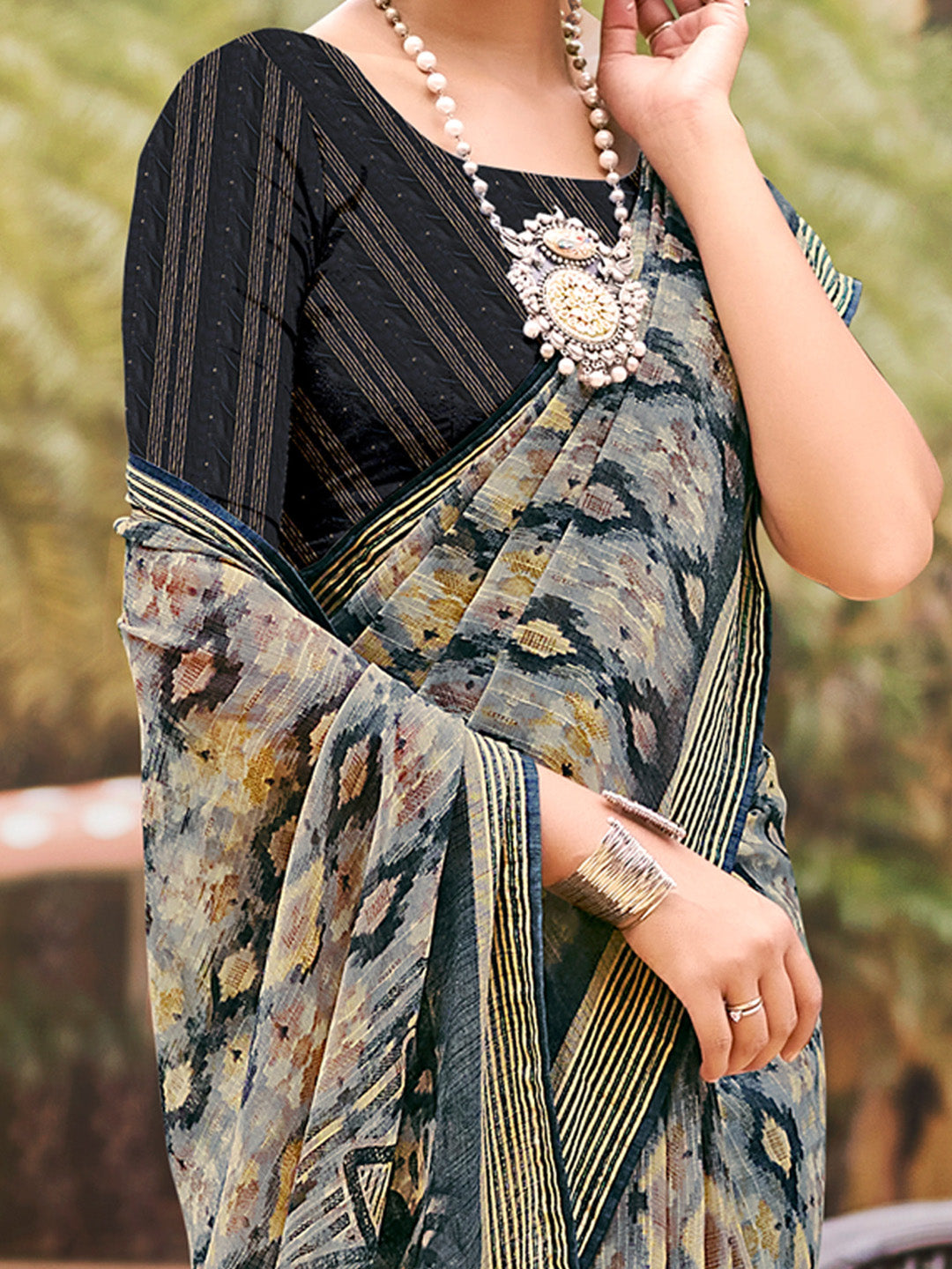 Women's Pure Chiffon Black Embellished Designer Saree With Blouse Piece