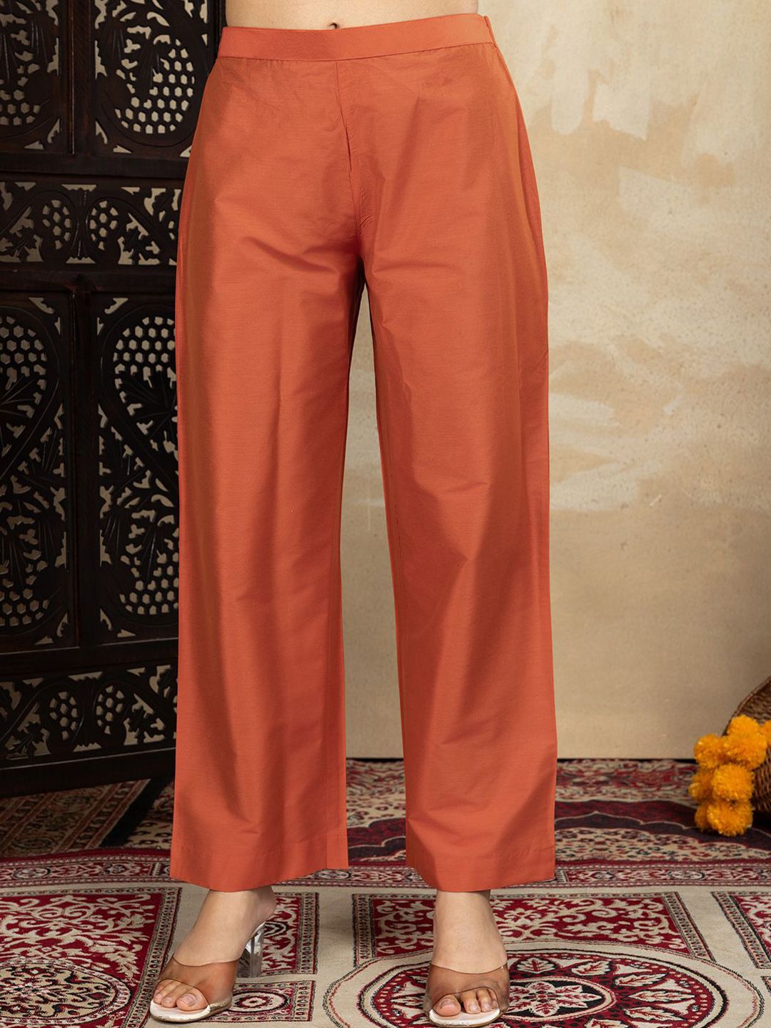 Dhiyona PD Women Women Embroidered Straight Kurta & Trousers