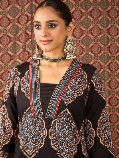 Women Ethnic Motifs Printed Cotton Kurta with Trousers