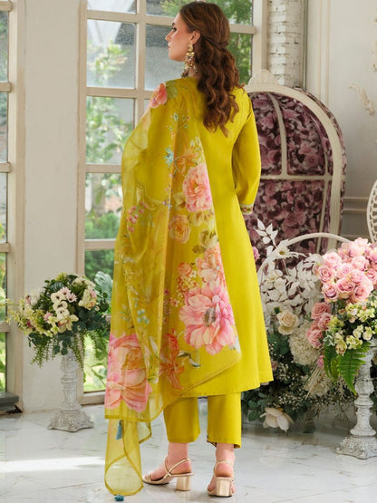 Women Embroidered Thread Work Kurta with Trousers & Dupatta