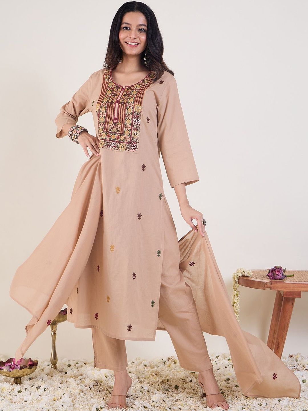 Ethnic Motifs Embroidered Thread Work Straight Kurta With Trousers & Dupatta