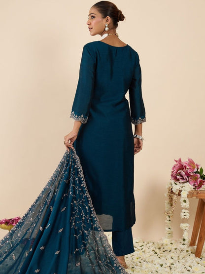 Women Ethnic Motifs Embroidered Regular Thread Work Kurta with Trousers & With Dupatta