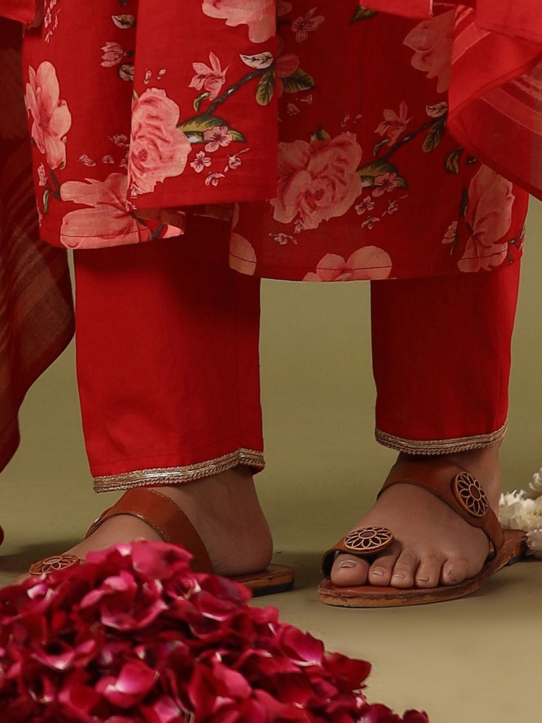 Floral Printed Empire Gotta Patti Pure Cotton Kurta With Trousers & Dupatta