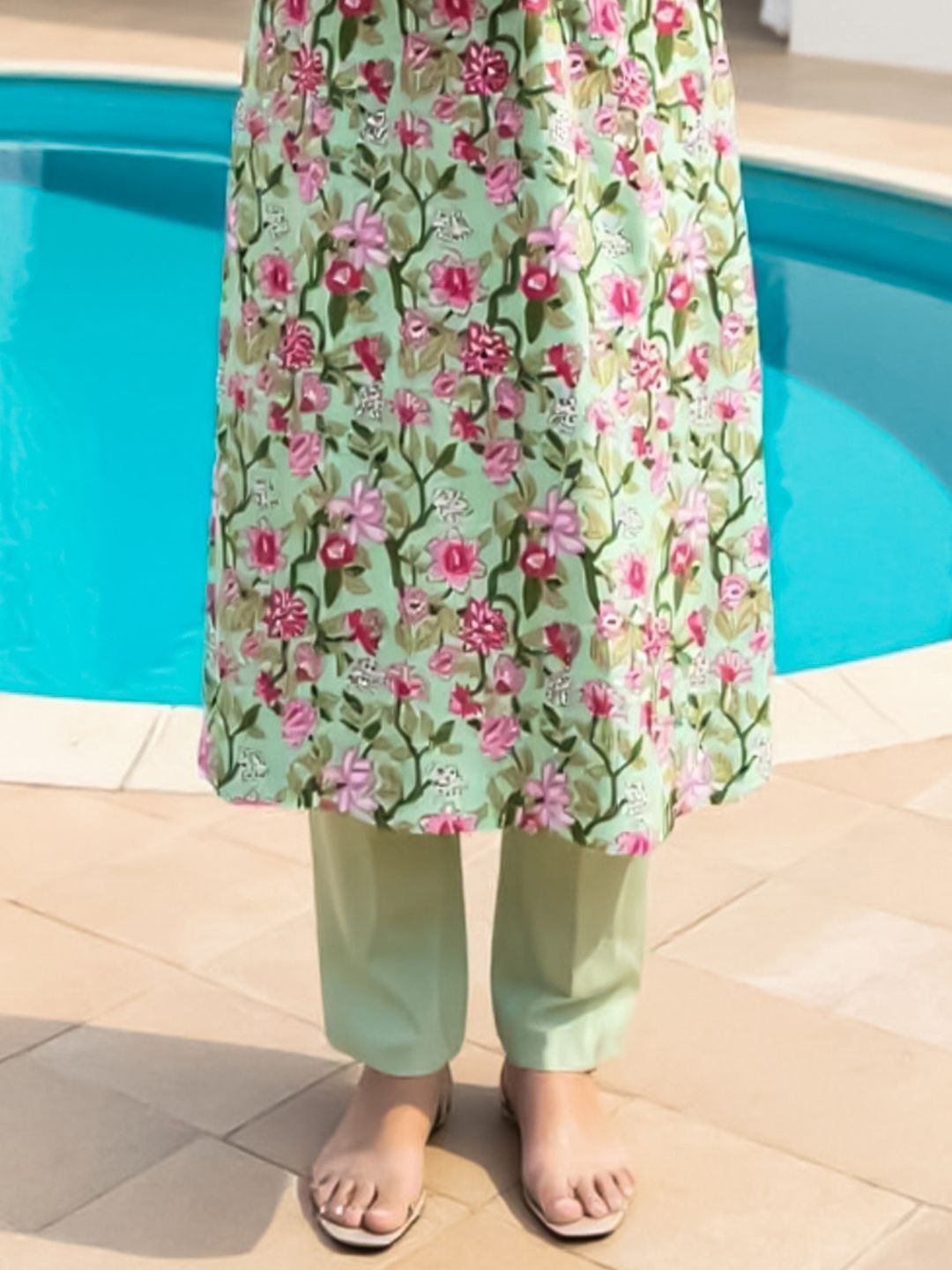 Women Floral Printed Cotton Kurta with Trousers