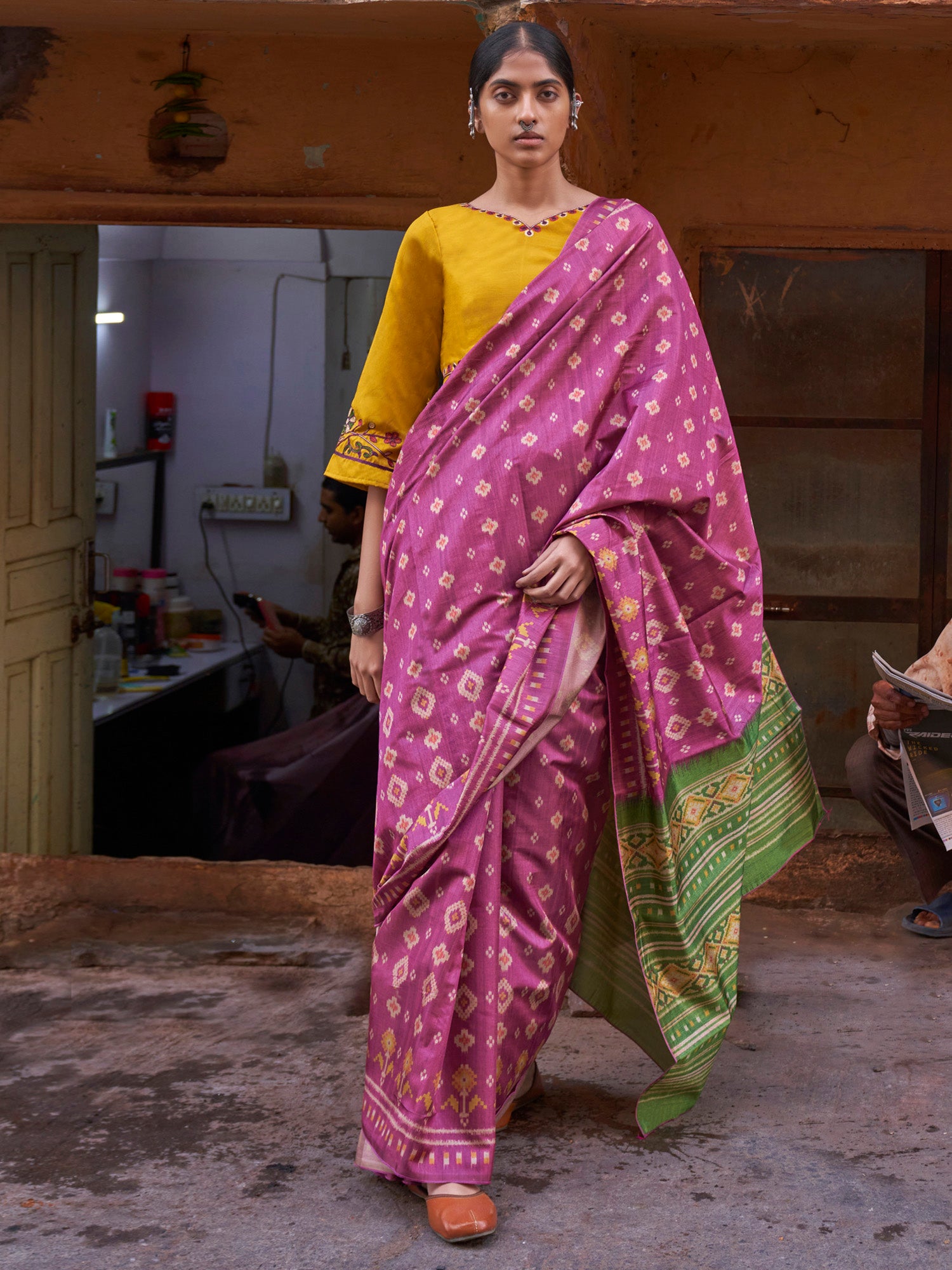 Women's Silk Blend Magenta Printed Designer Saree With Blouse Piece