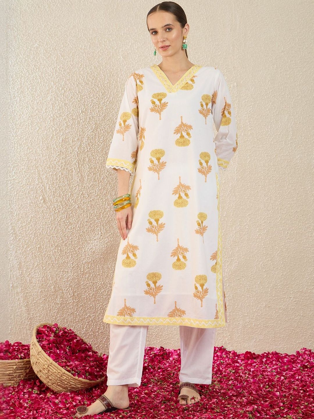 Women Floral Printed Regular Thread Work Pure Cotton Kurta with Trousers & With Dupatta
