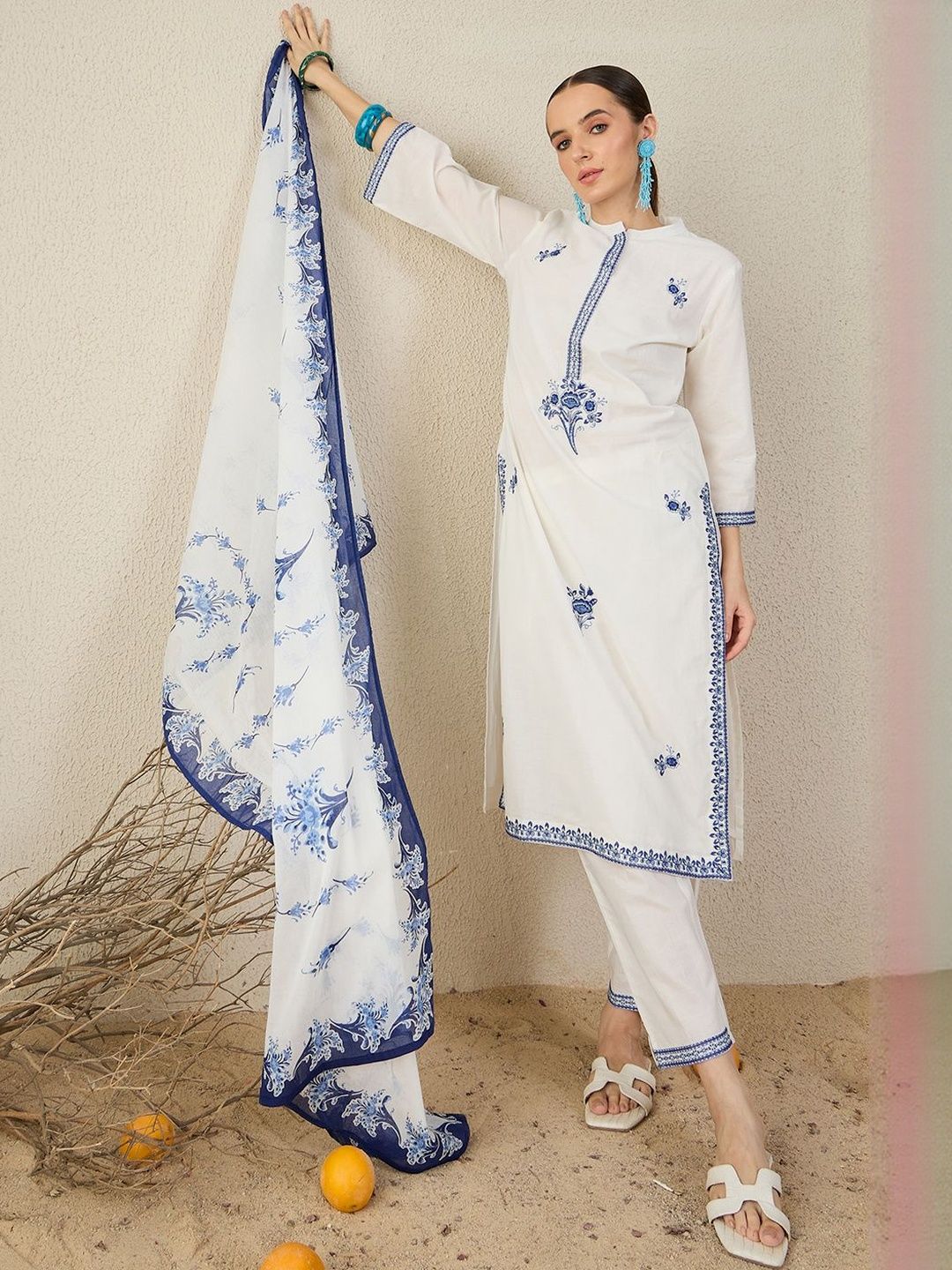 Women Ethnic Motifs Embroidered Thread Work Pure Cotton Kurta with Trousers