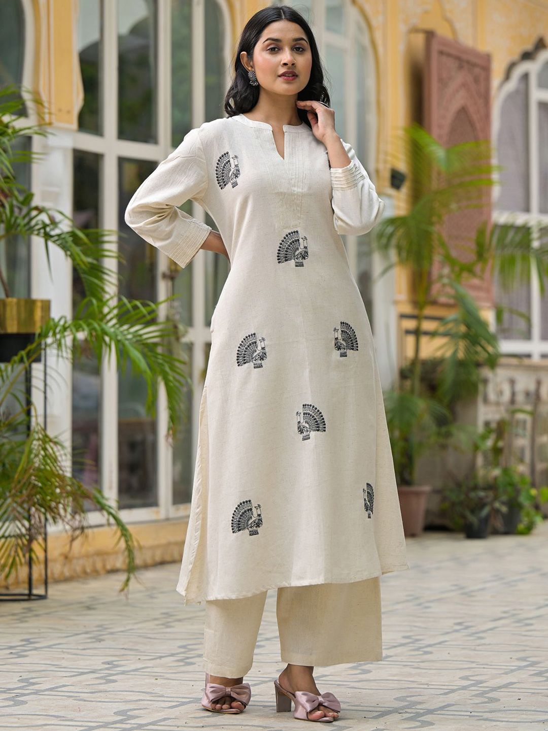 Animal Embroidered Regular Thread Work Pure Cotton Kurta With Palazzos