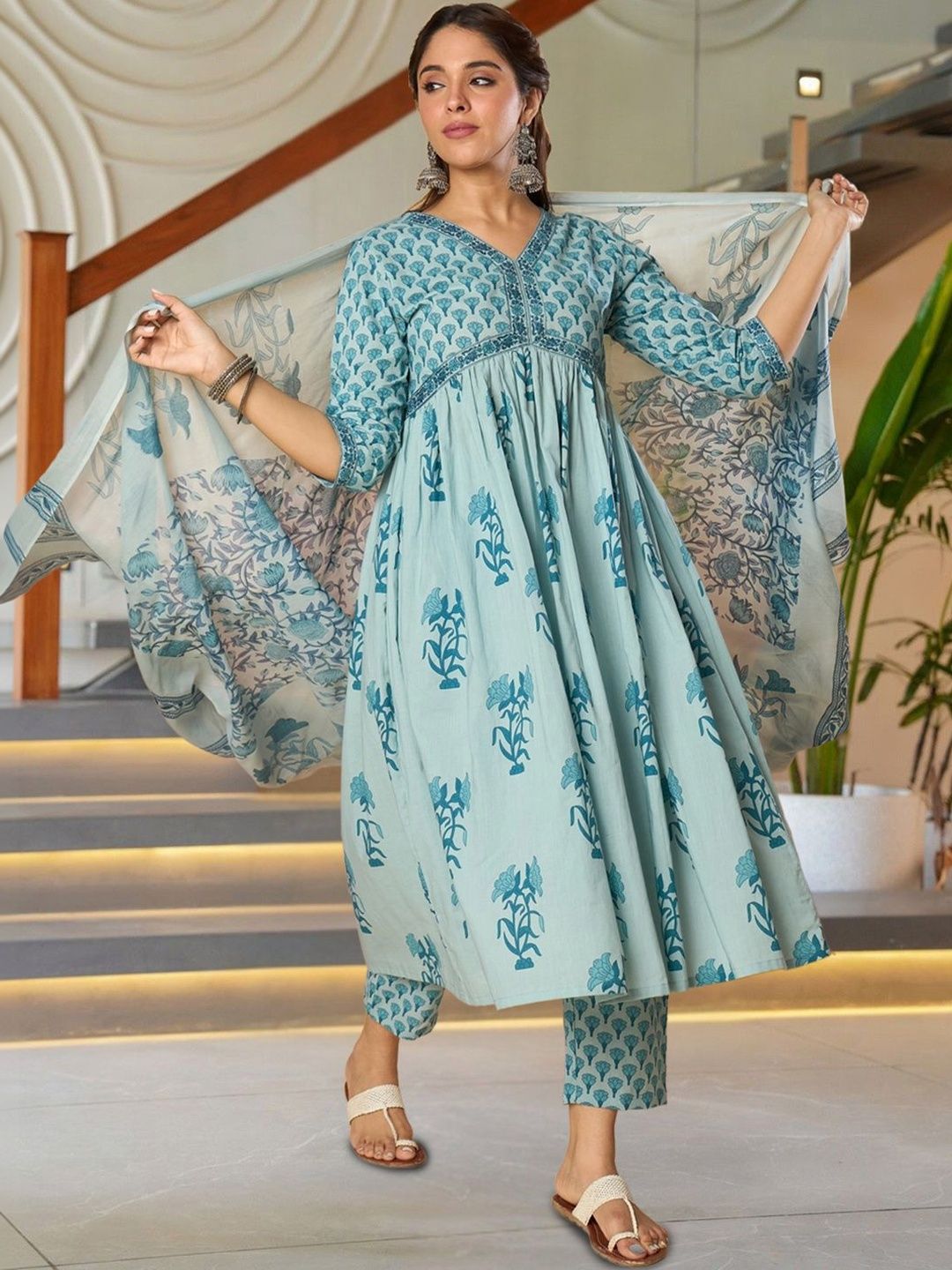 Dhiyona IE Women Floral Printed Empire Thread Work Pure Cotton Kurta with Trousers & With Dupatta