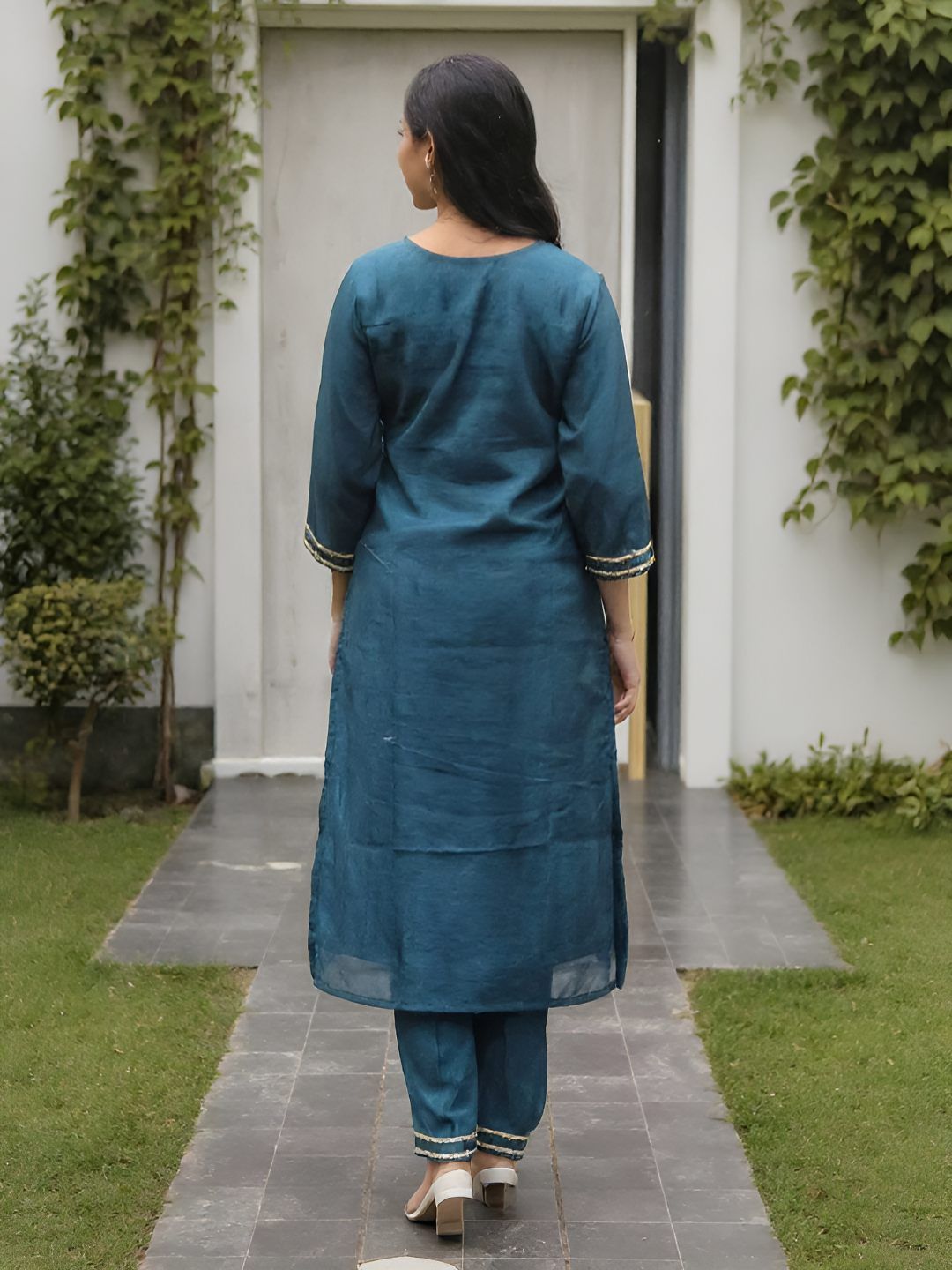Ethnic Motifs Embroidered Straight Kurta With Trousers