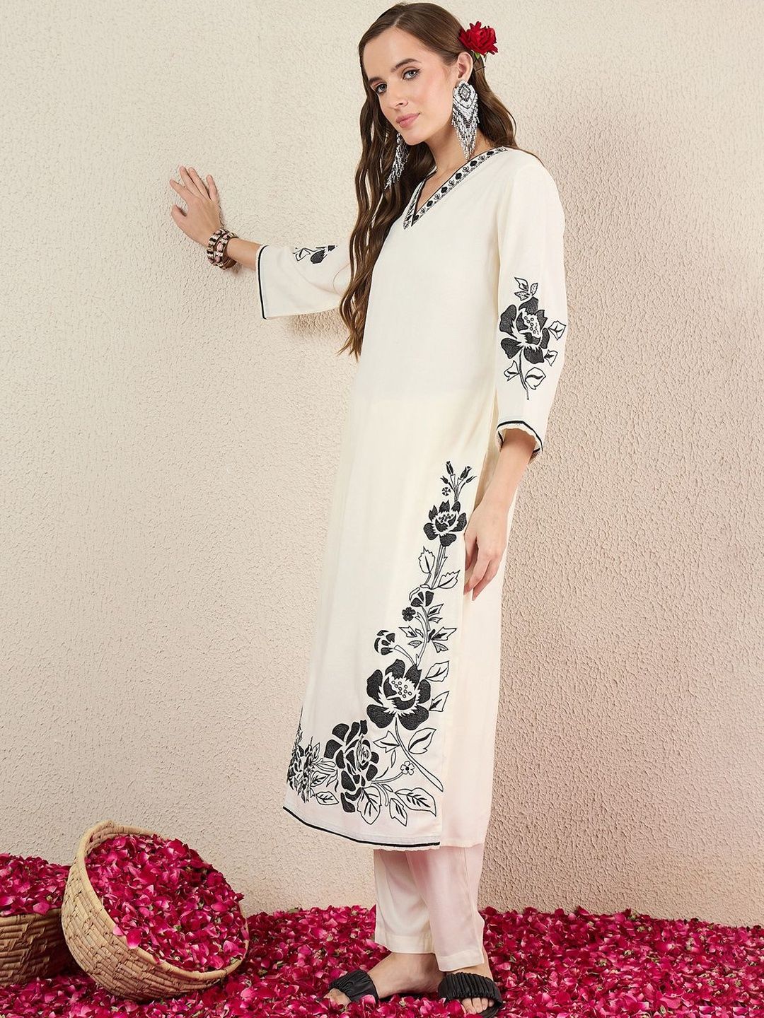 Women Floral Embroidered Kurta with Trousers