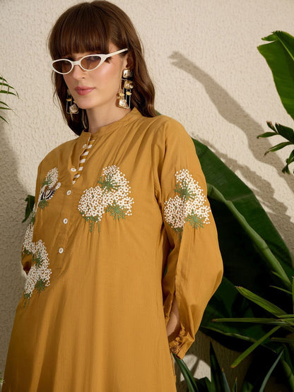Women Floral Embroidered Pure Cotton Kurta with Trousers
