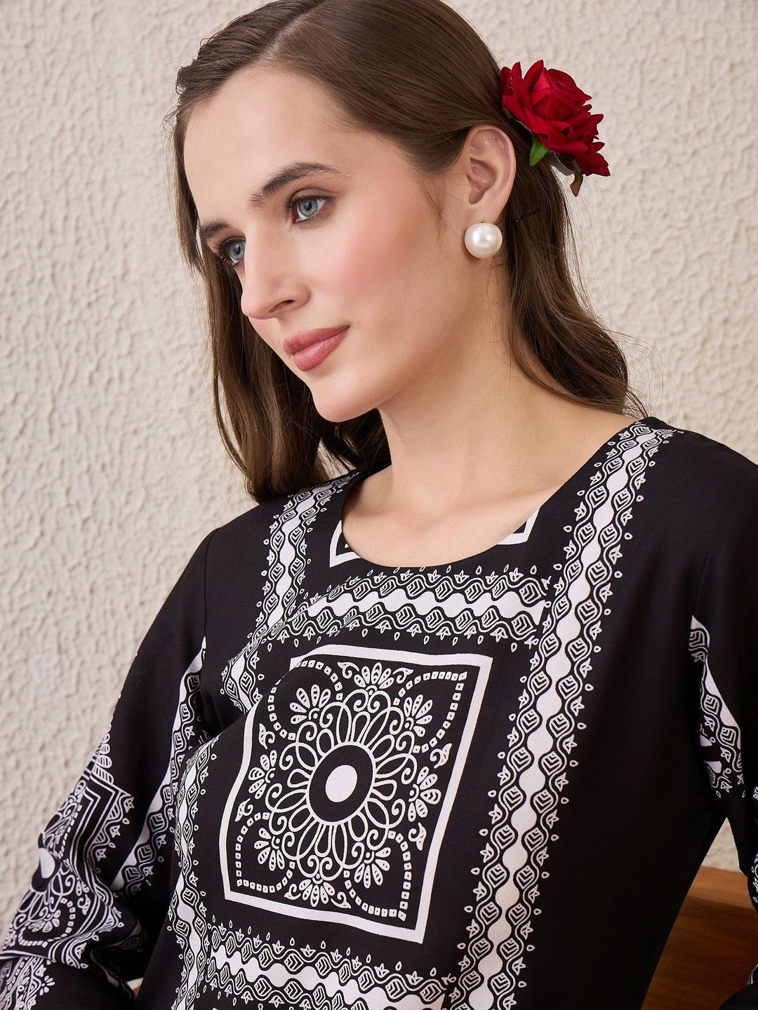 Women Ethnic Motifs Printed Regular Kurta with Trousers