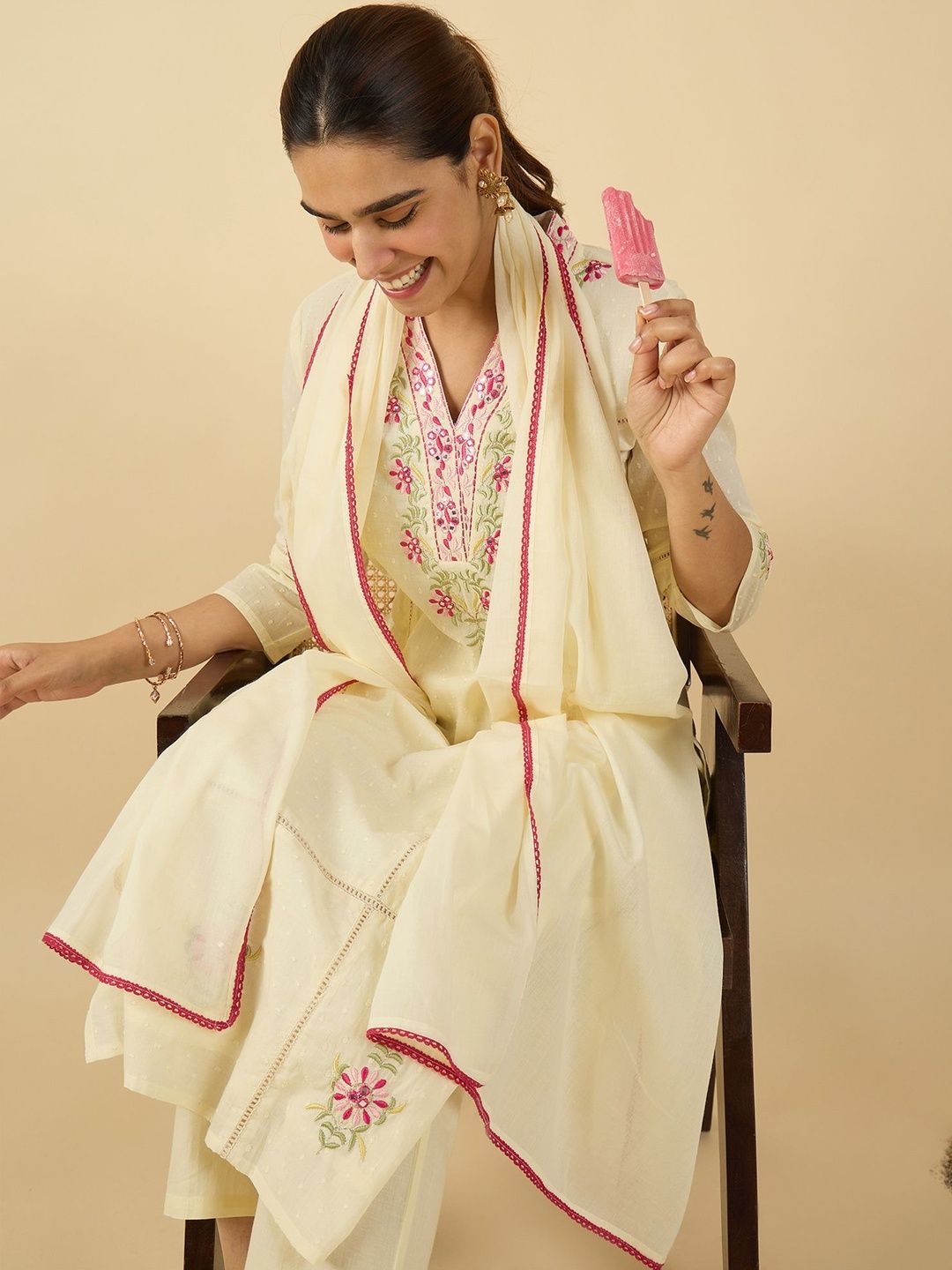 Women Floral Embroidered Regular Thread Work Pure Cotton Kurta with Trousers & With Dupatta