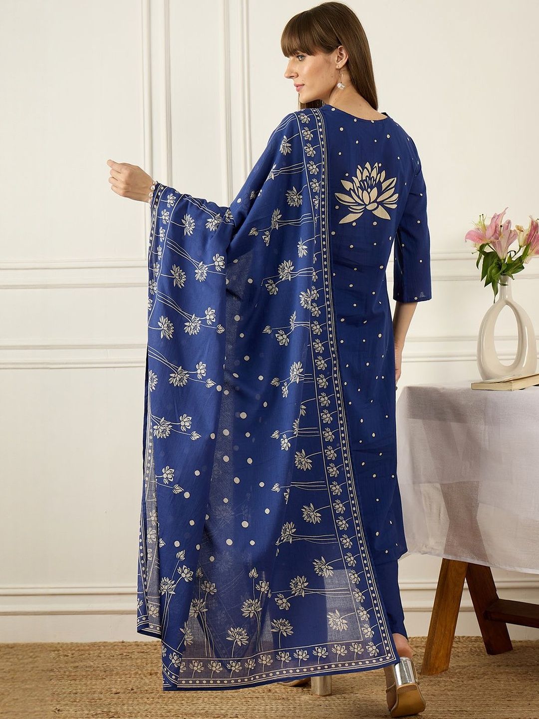 Women Floral Printed Regular Thread Work Pure Cotton Kurta with Trousers & With Dupatta