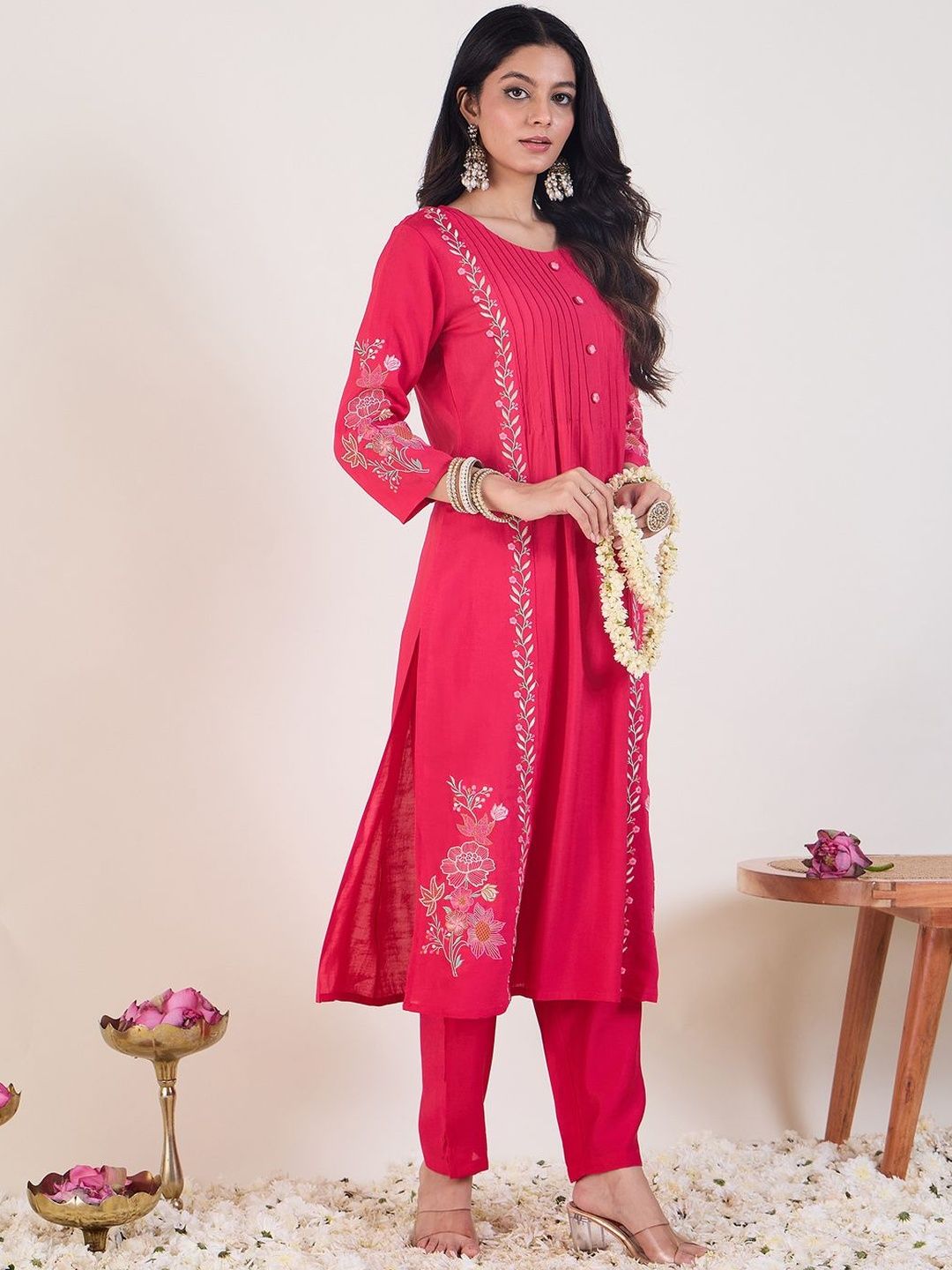 Floral Embroidered Round Neck Thread Work Straight Kurta with Trousers