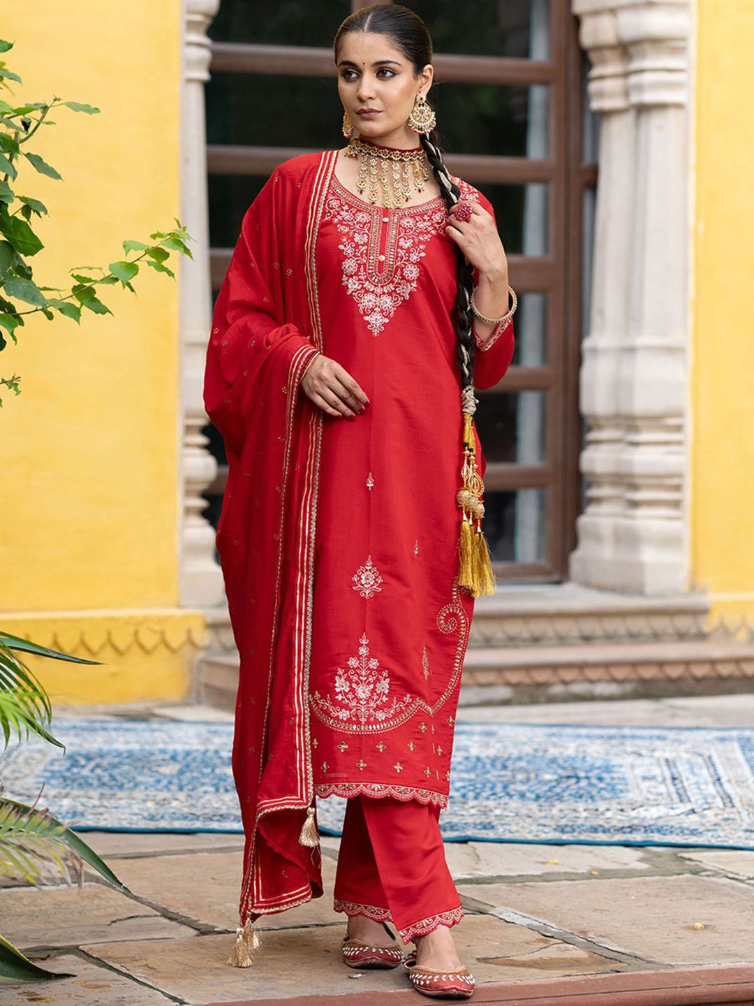 Dhiyona CH Floral Embroidered Thread Work Straight Kurta With Trousers & Dupatta