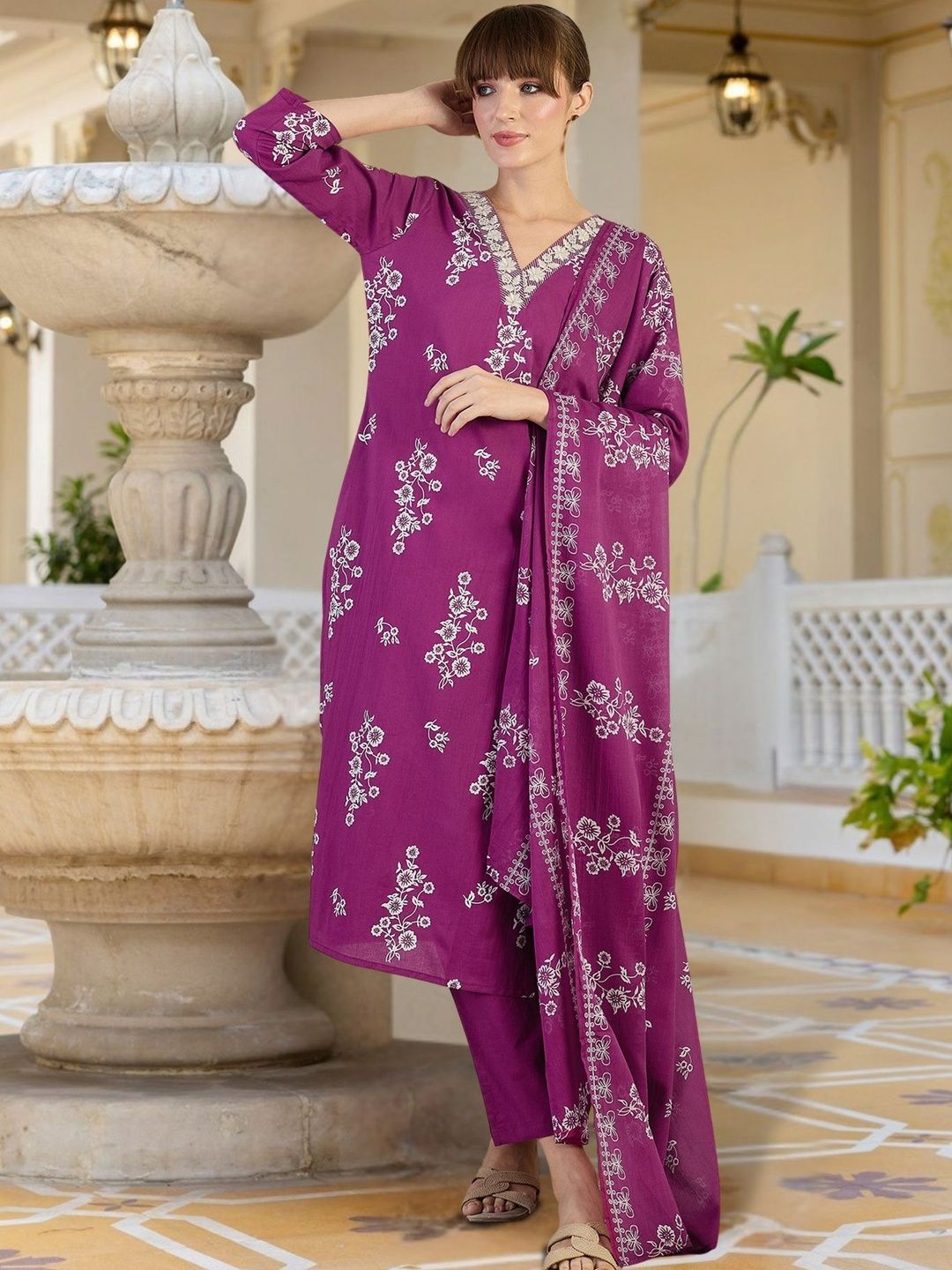 Women Floral Printed Regular Thread Work Pure Cotton Kurta with Trousers & With Dupatta