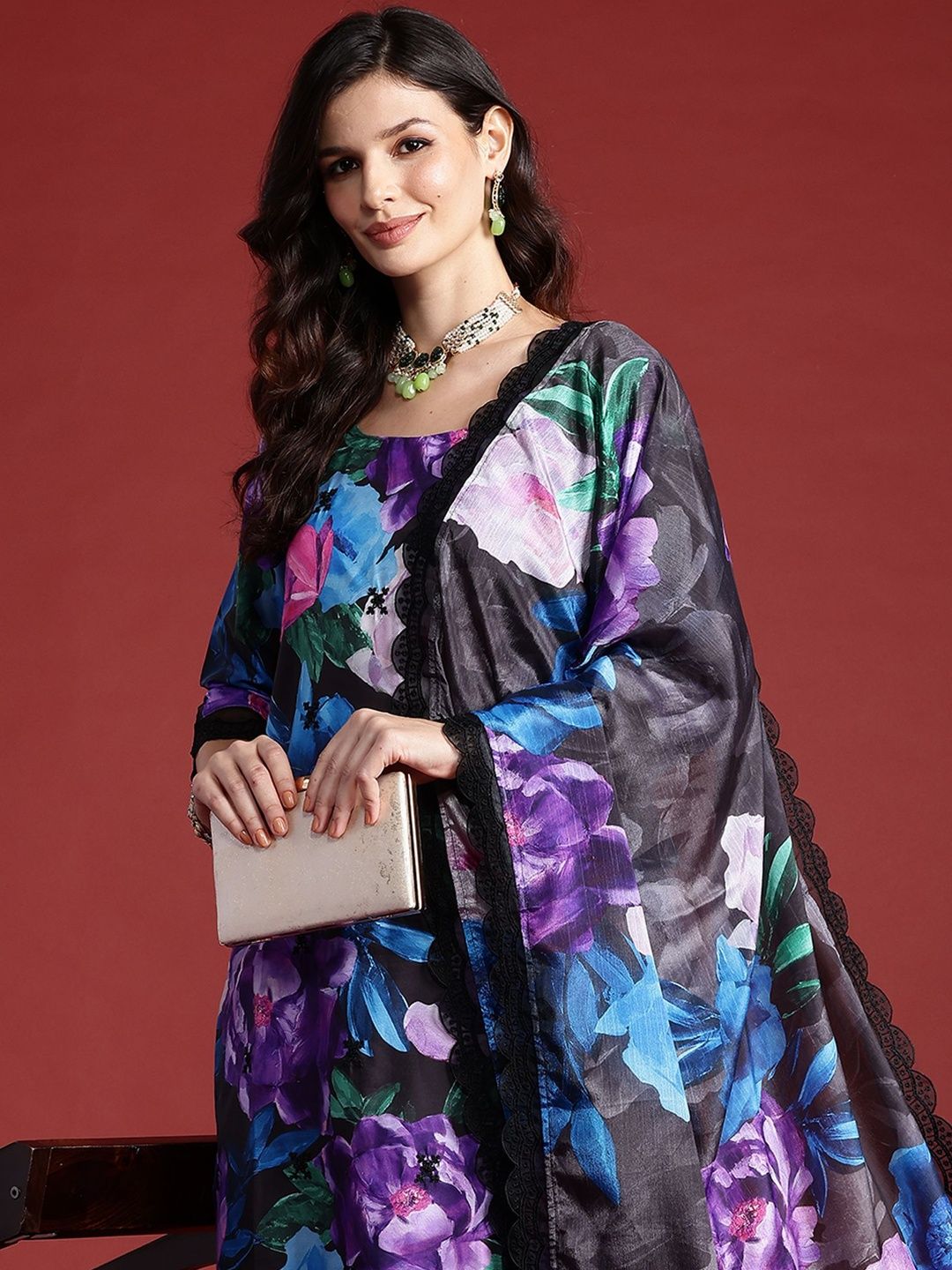 Women Floral Printed Regular Kurta with Trousers & With Dupatta