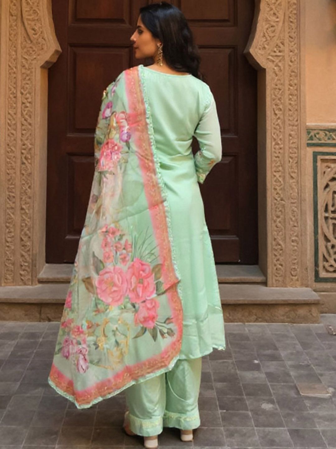 Women Floral Embroidered Regular Thread Work Kurta with Trousers & Dupatta