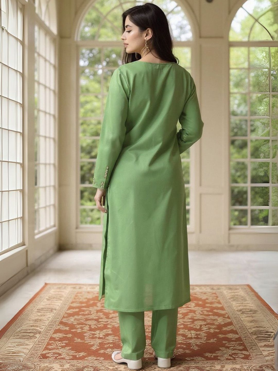 Women Ethnic Motifs Embroidered Kurta with Trousers