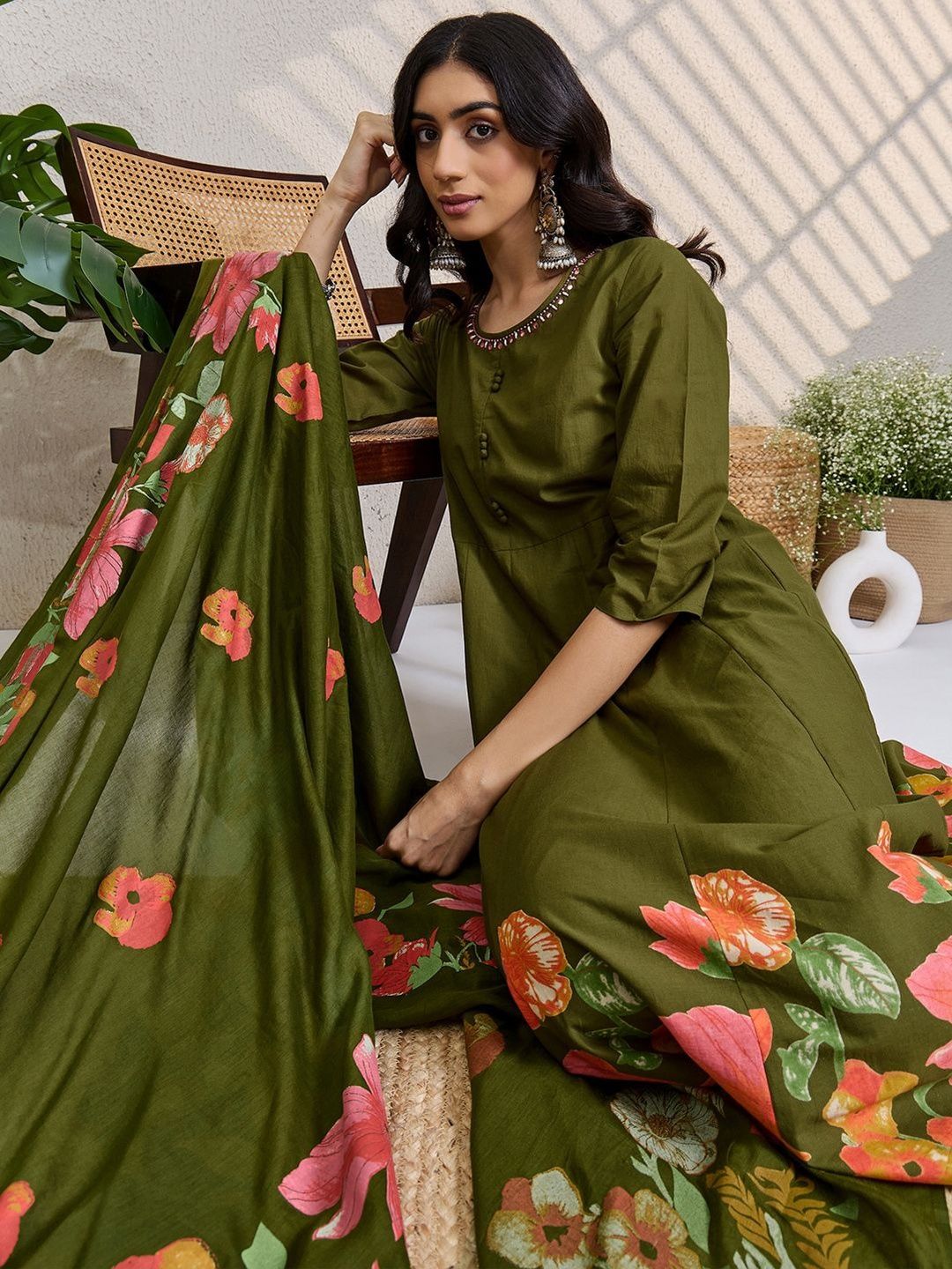 Women Floral Printed Panelled Beads and Stones Pure Cotton Kurta with Trousers & With Dupatta
