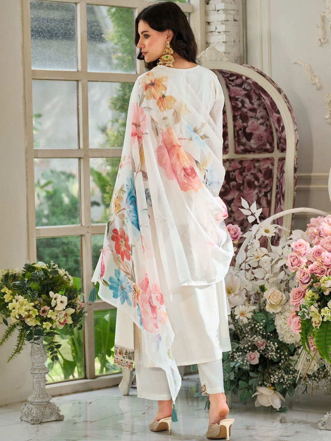 Women Floral Embroidered Regular Thread Work Kurta with Trousers & With Dupatta