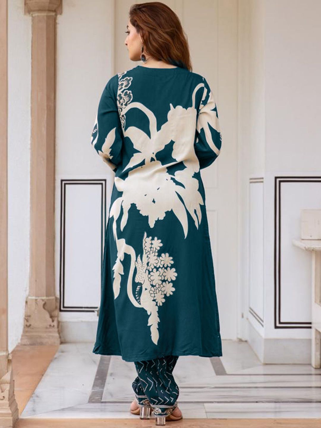 Dhiyona IE Women Floral Printed Regular Sequinned Kurta with Salwar