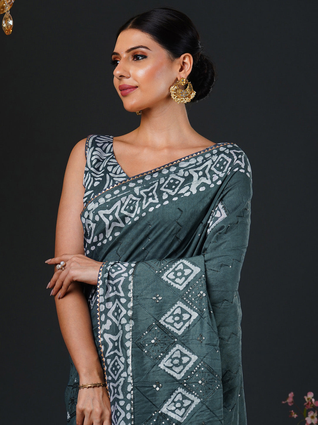 Women's Viscose Silk Grey Embellished Designer Saree With Blouse Piece