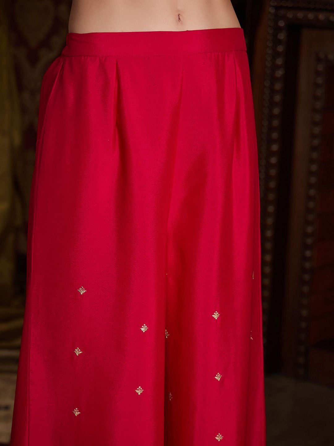 Dhiyona CH Women Embroidered Kurta Set with Contrast Dupatta