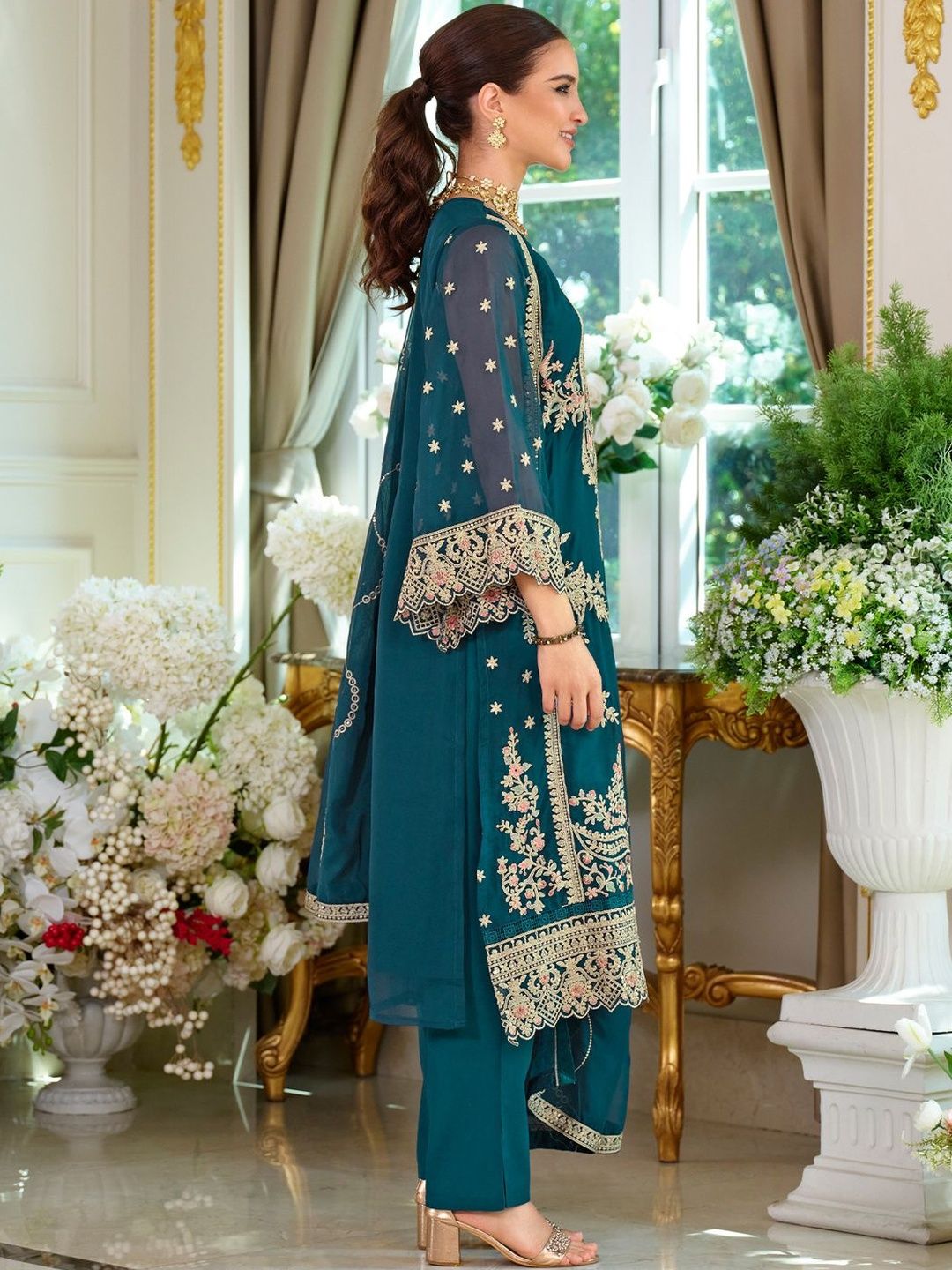 Ethnic Motifs Embroidered Thread Work Straight Kurta With Trousers & Dupatta