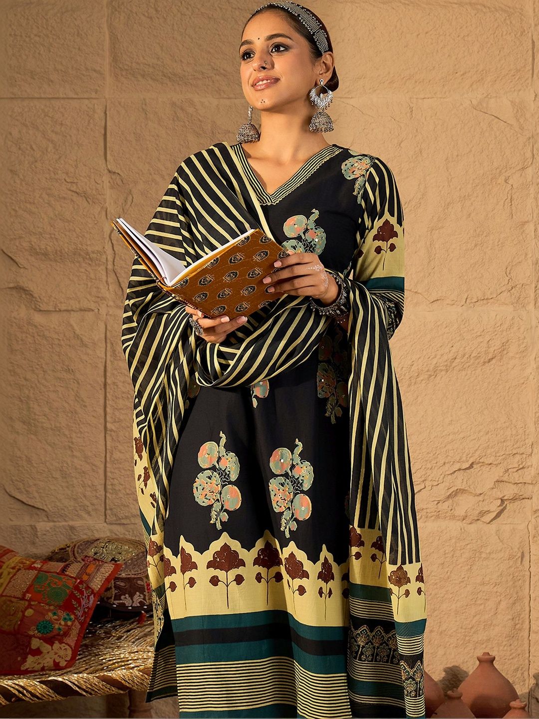Women Floral Printed Regular Pure Cotton Kurta with Trousers & With Dupatta